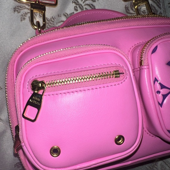 Louis Vuitton - Rose Utility Handbag/Crossbody - Picture 6 of 17